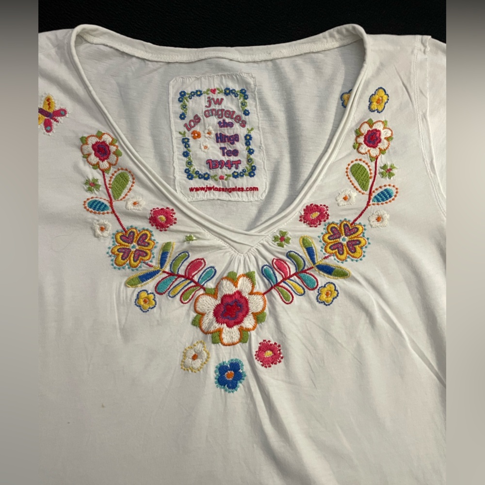 Johnny Was white v-neck Hinga tee w/ peacock & floral embroidery sz M (?) - Picture 2 of 9